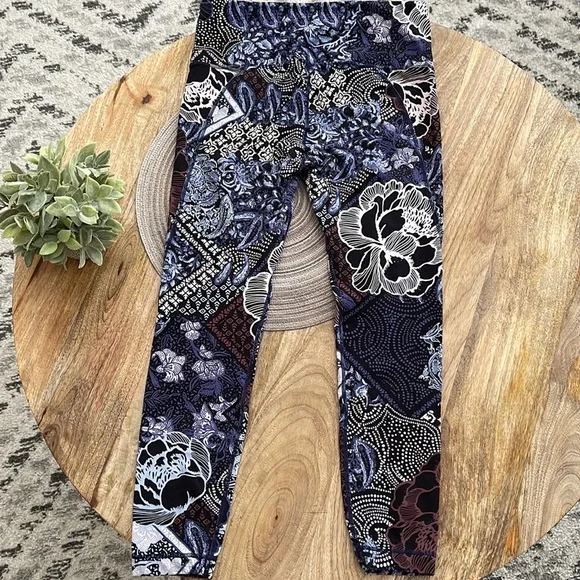 Athleta patchwork salutation 7/8 tights leggings - Picture 7 of 7